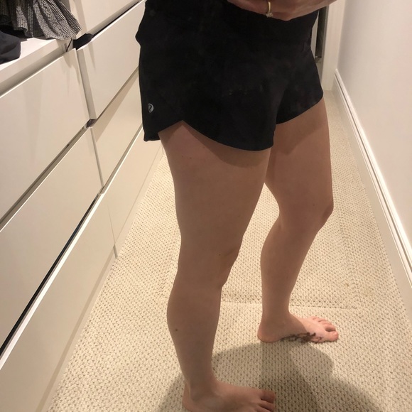 lululemon athletica Pants - LULULEMON RUN LOW RISE size 6 Camo Pattern